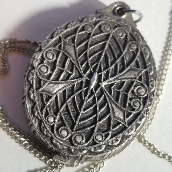 relisted -Vintage slide locket necklace Victorian lady silver tone - Picture 3 of 17